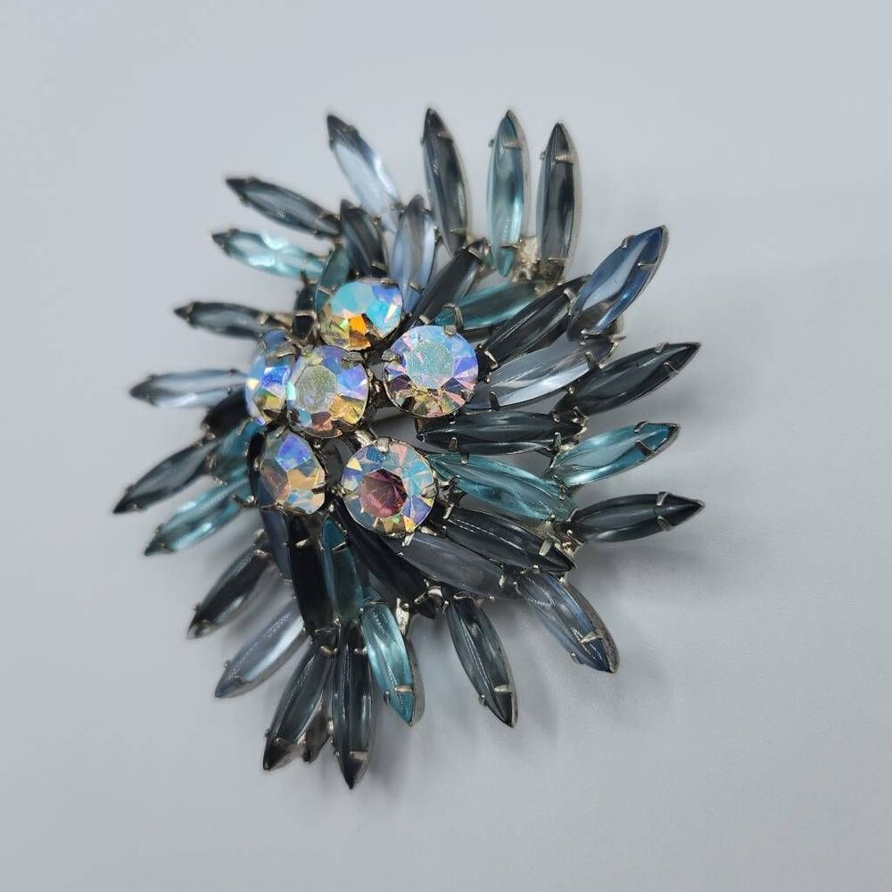 Vtg Unsigned Swirl Round Floral Burst Glass & AB Rhinestone Brooch Blue Gray OS - Picture 3 of 9